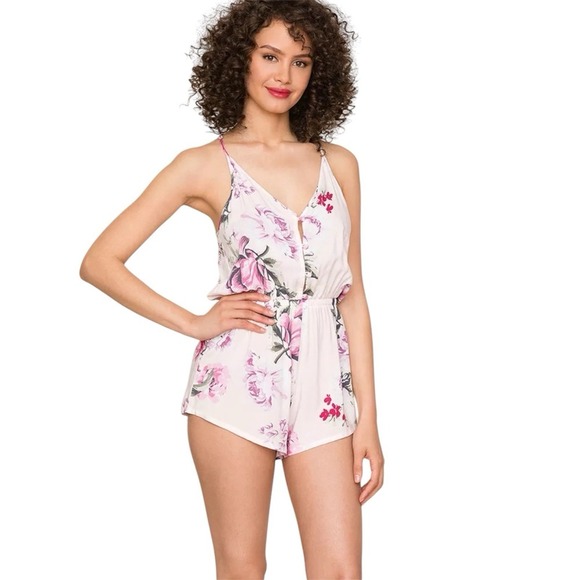 Yumi Kim Other - Yumi Kim Sugar & Spice Floral Pajama Romper Swoon Light Cameo Pink Sz M NWT
